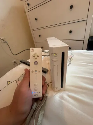 Nintendo Wii con 1 controller, 2 giochi e altri componenti