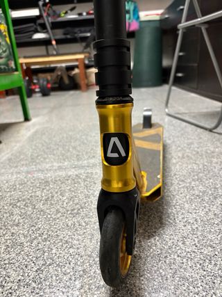 Patinete Albott Dorado y Negro