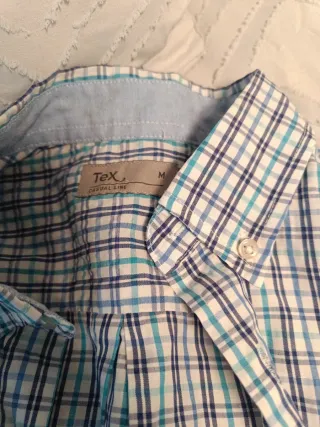 Consiglio di abbigliamento grigio e multicolore da uomo