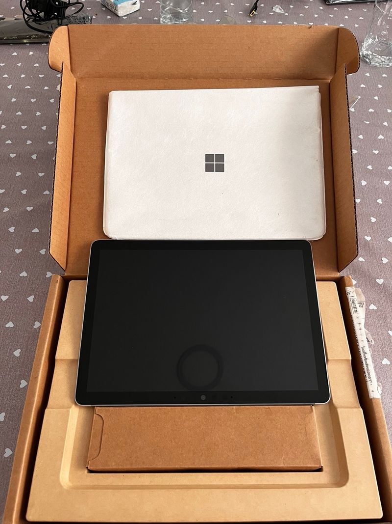 Surface Go 3 LTE con SIM Plata