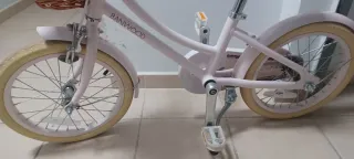 Bicicleta Banwood rosa con cesta