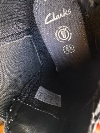 Botines Clarks negras de piel – tipo Chelsea. 37.5