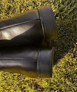 Botines Clarks negras de piel – tipo Chelsea. 37.5