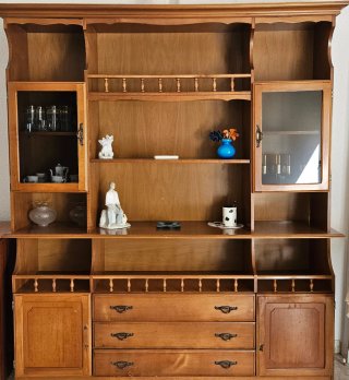 Mueble comedor vitrina madera y cristal
