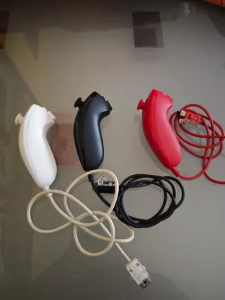 Controller Wii (Bianco, Nero, Rosso)