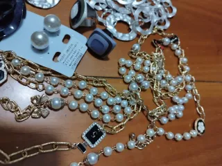 Bigiotteria collane, 2anelli orecchini e spilla