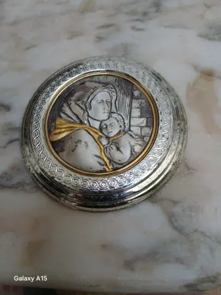 Medallón religioso Virgen y Niño