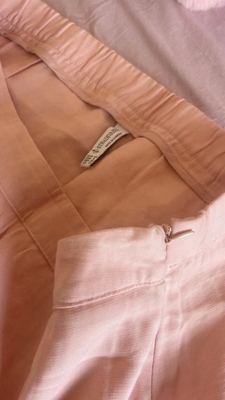 Falda rosa con abertura