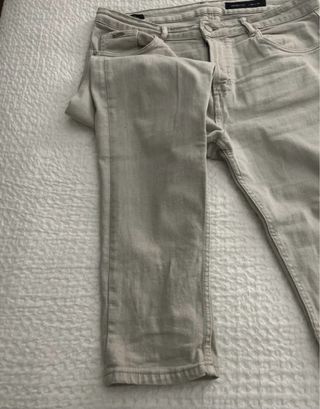 Pantalón vaquero gris claro
