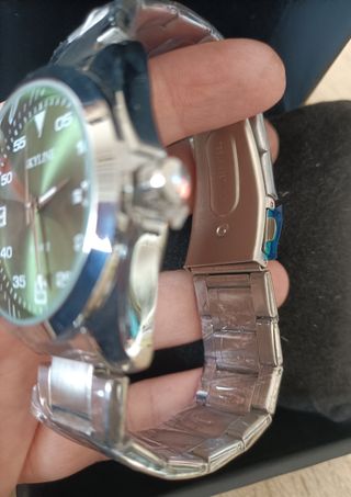 Reloj Skyline Verde y Plateado