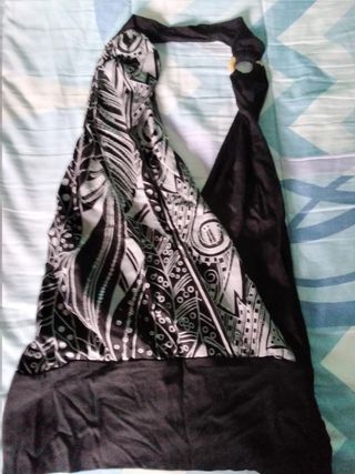 Top Stradivarius negro y multicolor