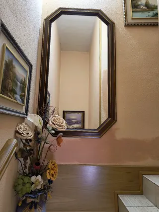 Espejo Marco Nogal y Dorado.