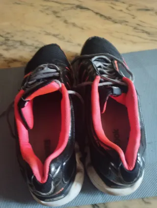 Deportivas Reebok Negras y Rosas