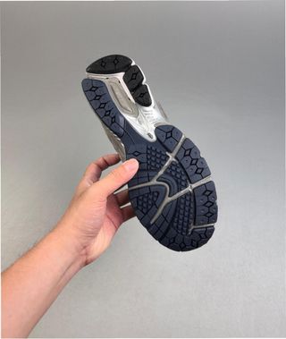 New Balance 2002R Talla 43 Gris/Plata