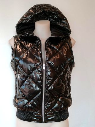 Guess Gilet nero trapuntato lucido con cappuccio