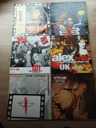 Lote 54 € los 27 Maxi-singles.  2,5 €/unidad