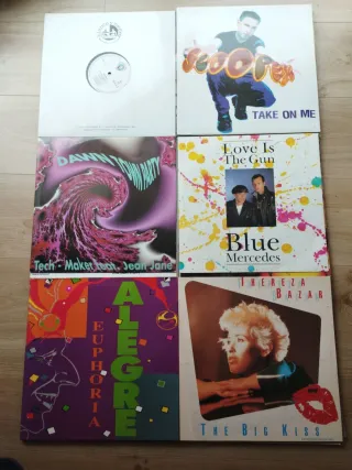 Lote 54 € los 27 Maxi-singles.  2,5 €/unidad