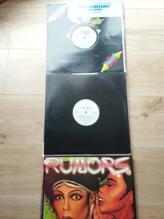 Lote 54 € los 27 Maxi-singles.  2,5 €/unidad