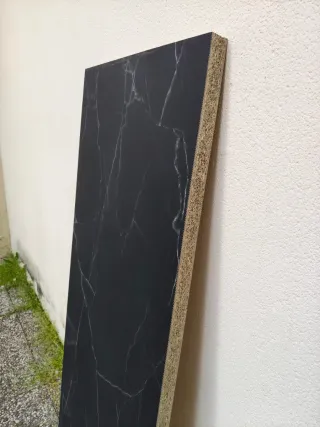 Encimera de madera negra estilo mármol