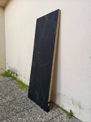 Encimera de madera negra estilo mármol
