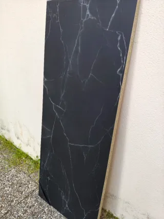 Encimera de madera negra estilo mármol