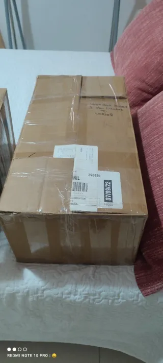 Scatola di abbigliamento vario