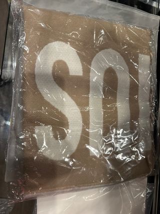 Bufanda Jacquemus Beige y Blanca