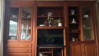 6 Muebles de salón y comedor de madera + 2 sofás