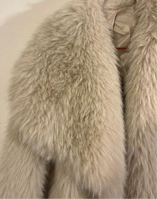 Abrigo de piel sintética blanco/beige