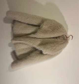 Abrigo de piel sintética blanco/beige