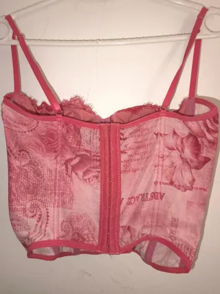 Corsé rosa con estampado floral y encaje