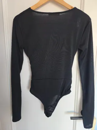 Body negro manga larga escote pronunciado