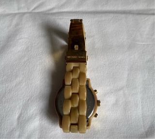 Reloj Michael Kors Beige y Dorado