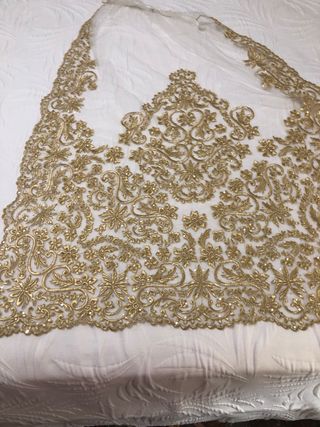 Manteleta y delantal fallera oro y  tul blanco