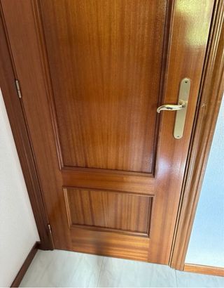 Puerta madera maciza