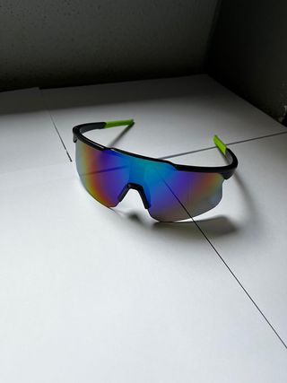 Gafas deportivas de sol nuevas