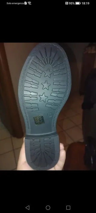 Stivaletti neri con cinghie