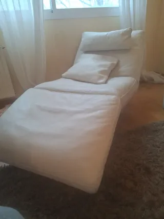 Chaise longue de cuero Natuzzi blanca