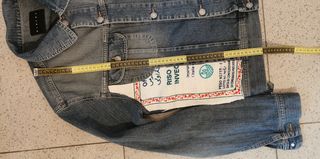 Giubbotto jeans customizzato con patch riso