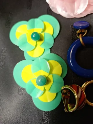 8 pendientes Pop y vintage. (lote)