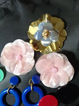 8 pendientes Pop y vintage. (lote)