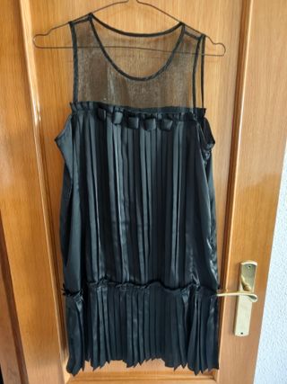 Vestido negro plisado con transparencias - Talla M