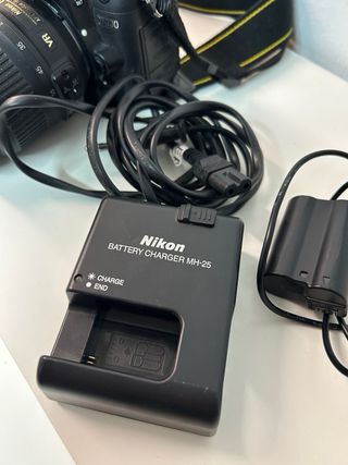 Cámara Nikon D7000 + Objetivo 18-55mm