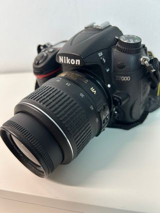 Cámara Nikon D7000 + Objetivo 18-55mm