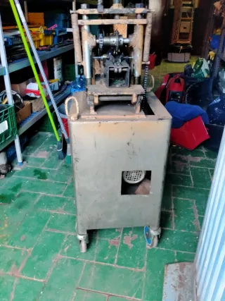 Maquina de pelar cable