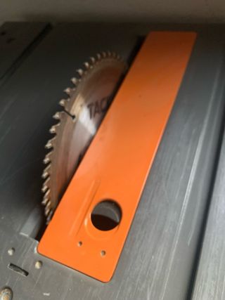 Sierra de mesa Tacklife 210mm