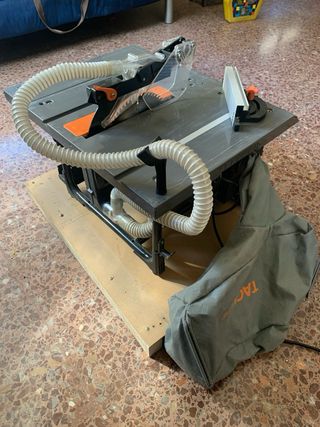 Sierra de mesa Tacklife 210mm