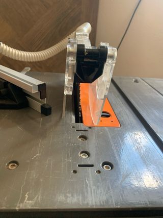 Sierra de mesa Tacklife 210mm