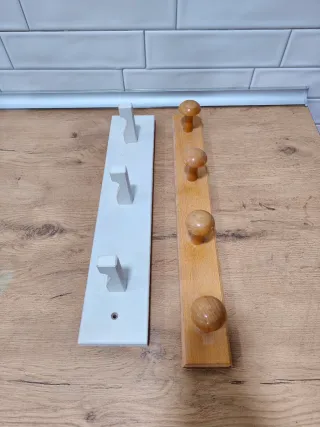 Percheros de madera (2 unidades)