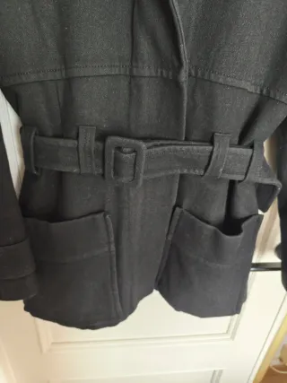 Abrigo de lana negro con cinturón